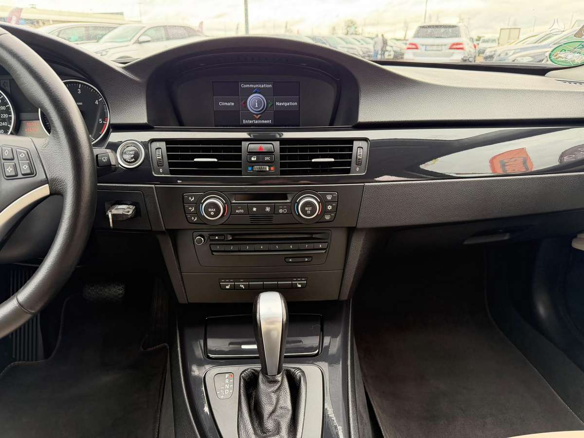 BMW 320 2009 — photo 26