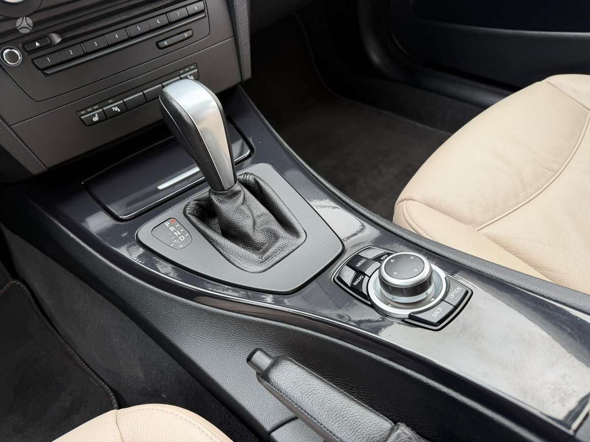 BMW 320 2009 — photo 28