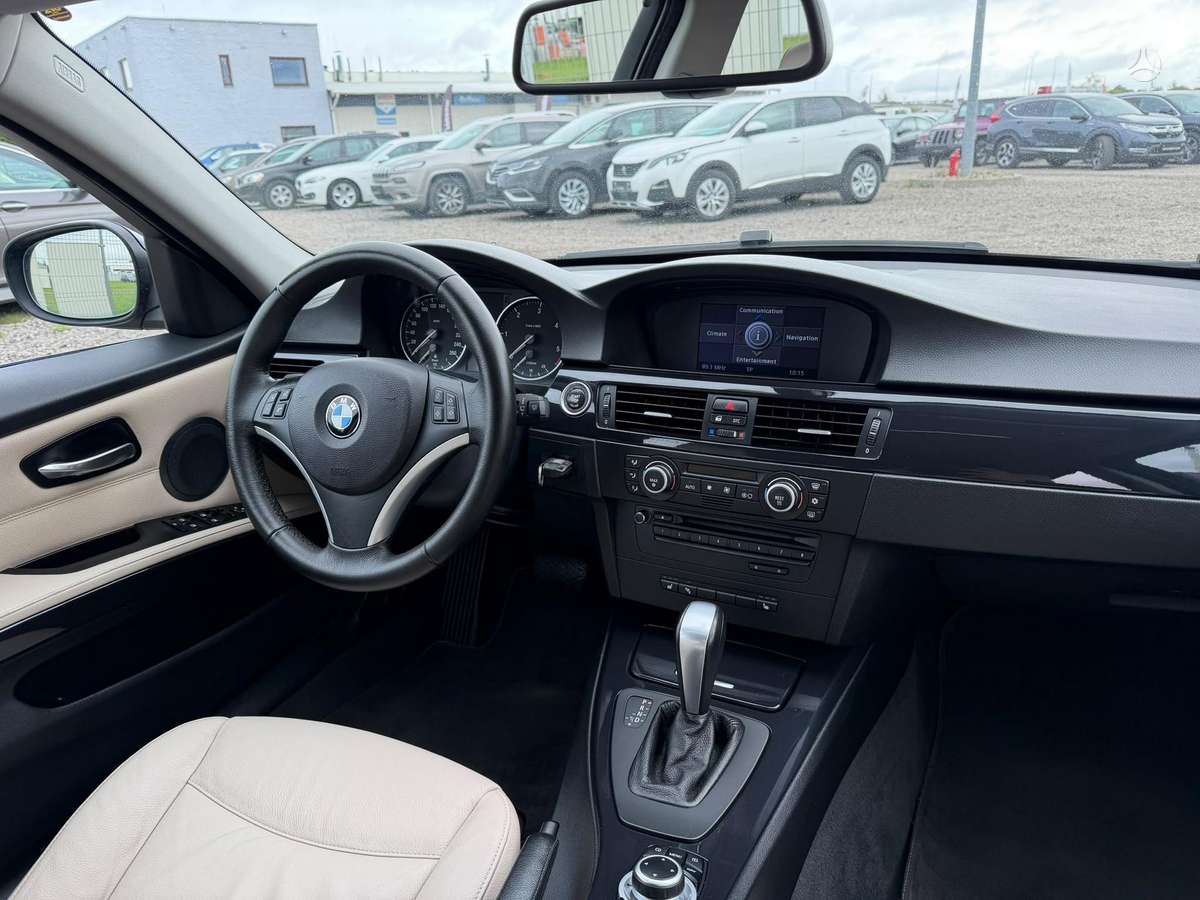 BMW 320 2009 — photo 29