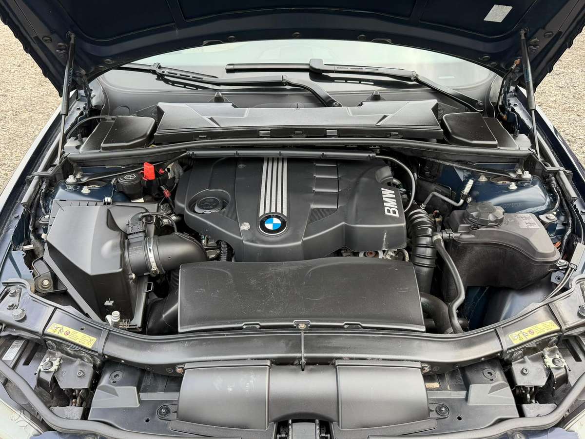 BMW 320 2009 — photo 32