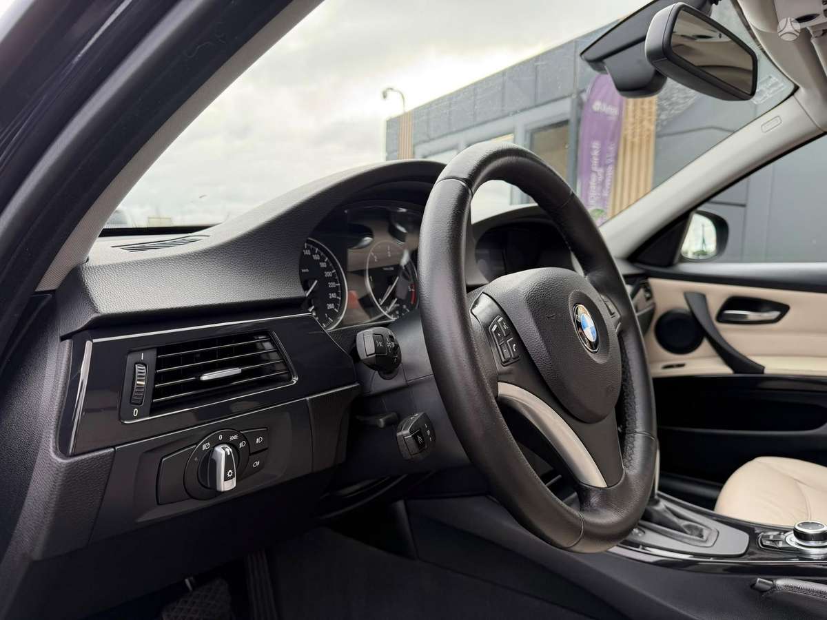 BMW 320 2009 — engine 1995 cm³, 177 HP (130kW)