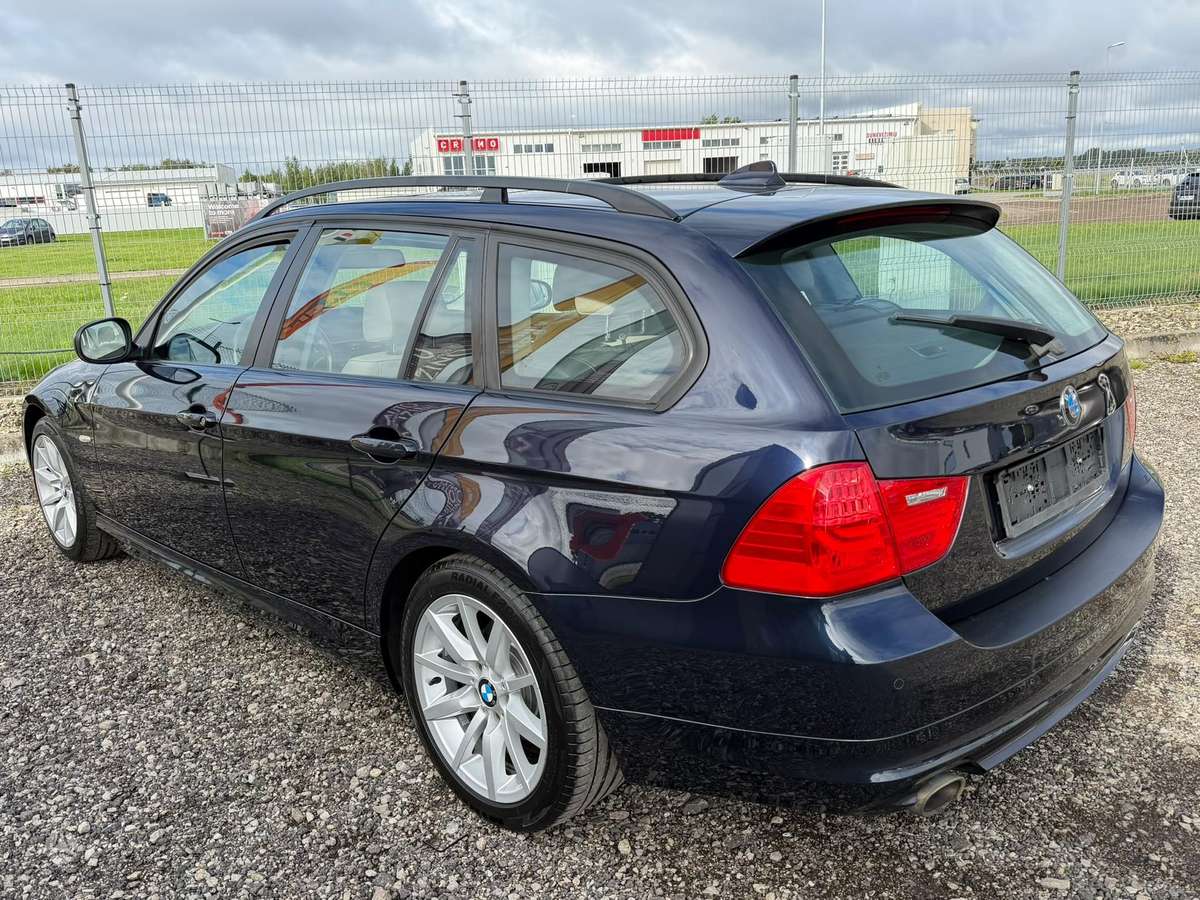 BMW 320 2009 — photo 7