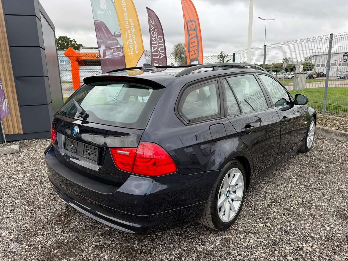 BMW 320 2009 — photo 9