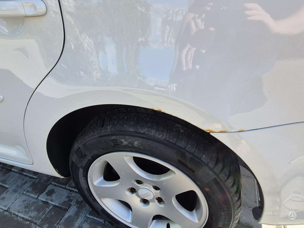 Volkswagen Touran 2012 — photo 10