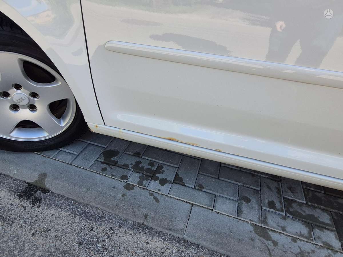 Volkswagen Touran 2012 — photo 12