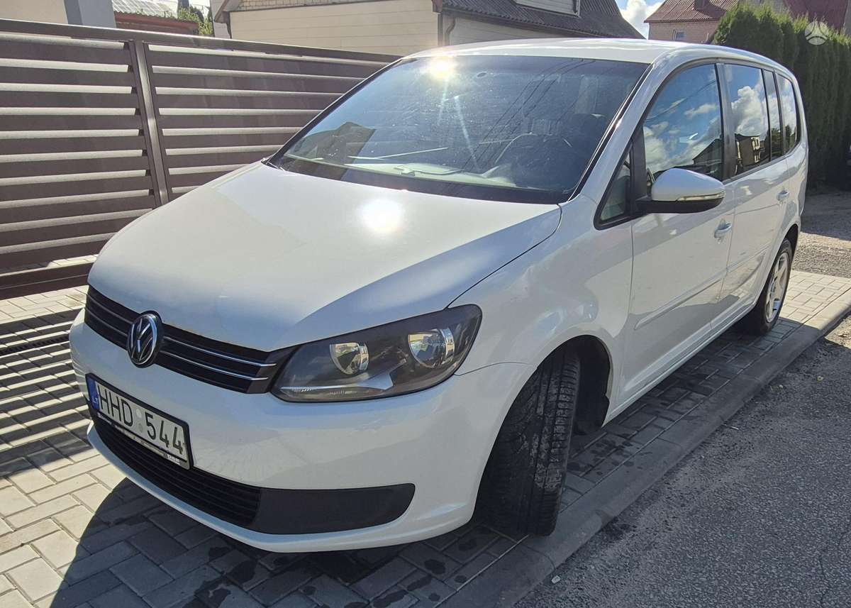 Volkswagen Touran 2012 — rear view