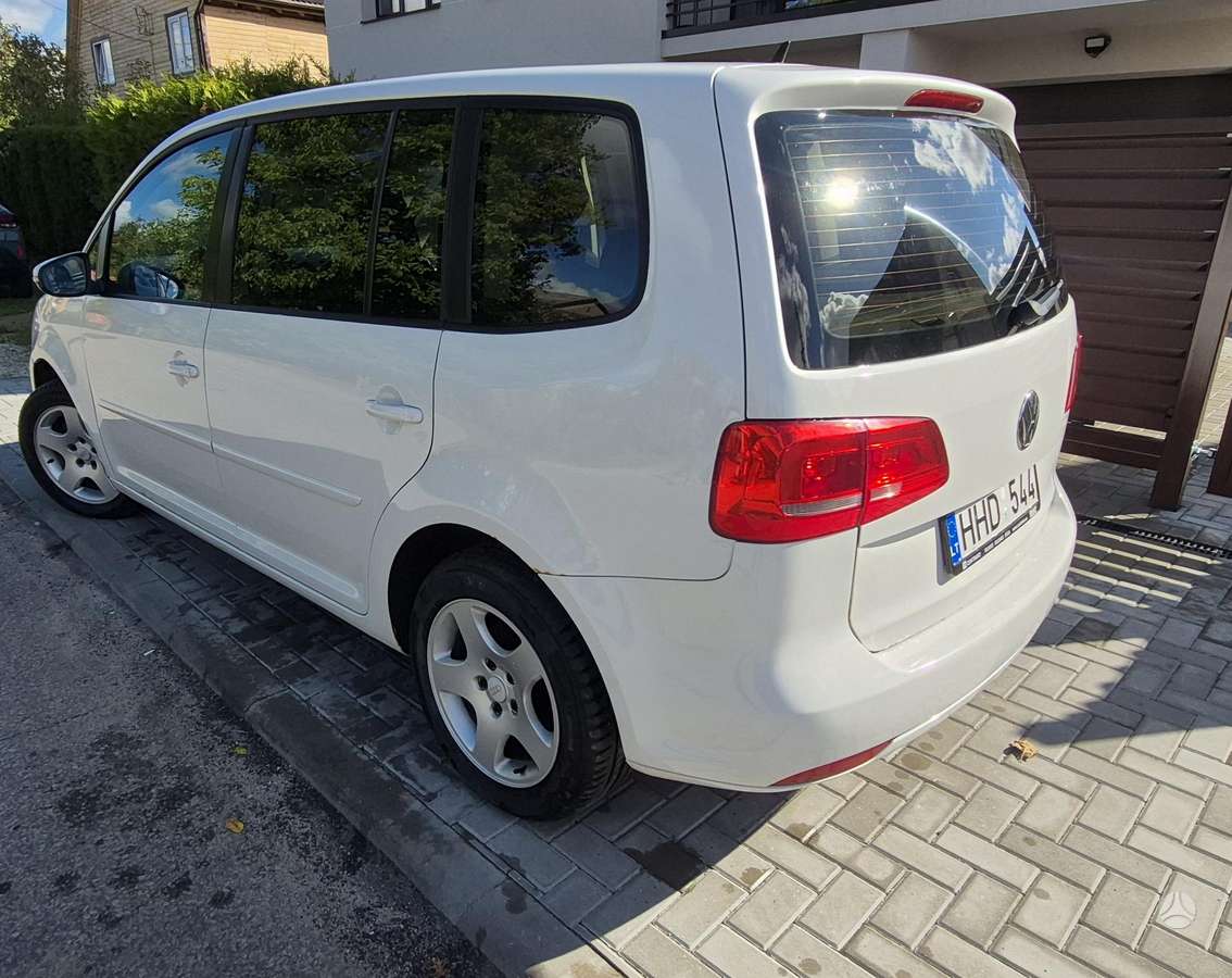 Volkswagen Touran 2012 — engine 1598 cm³, 90 HP (66kW)