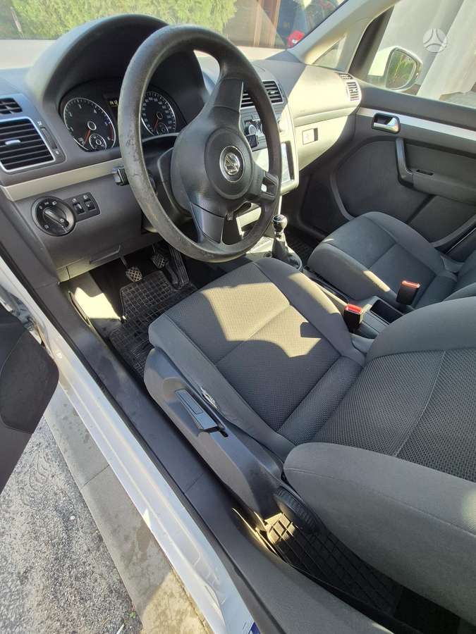 Volkswagen Touran 2012 — photo 6