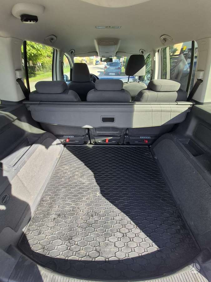 Volkswagen Touran 2012 — photo 9