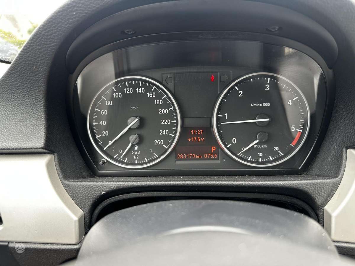 BMW 320 2012 — photo 17