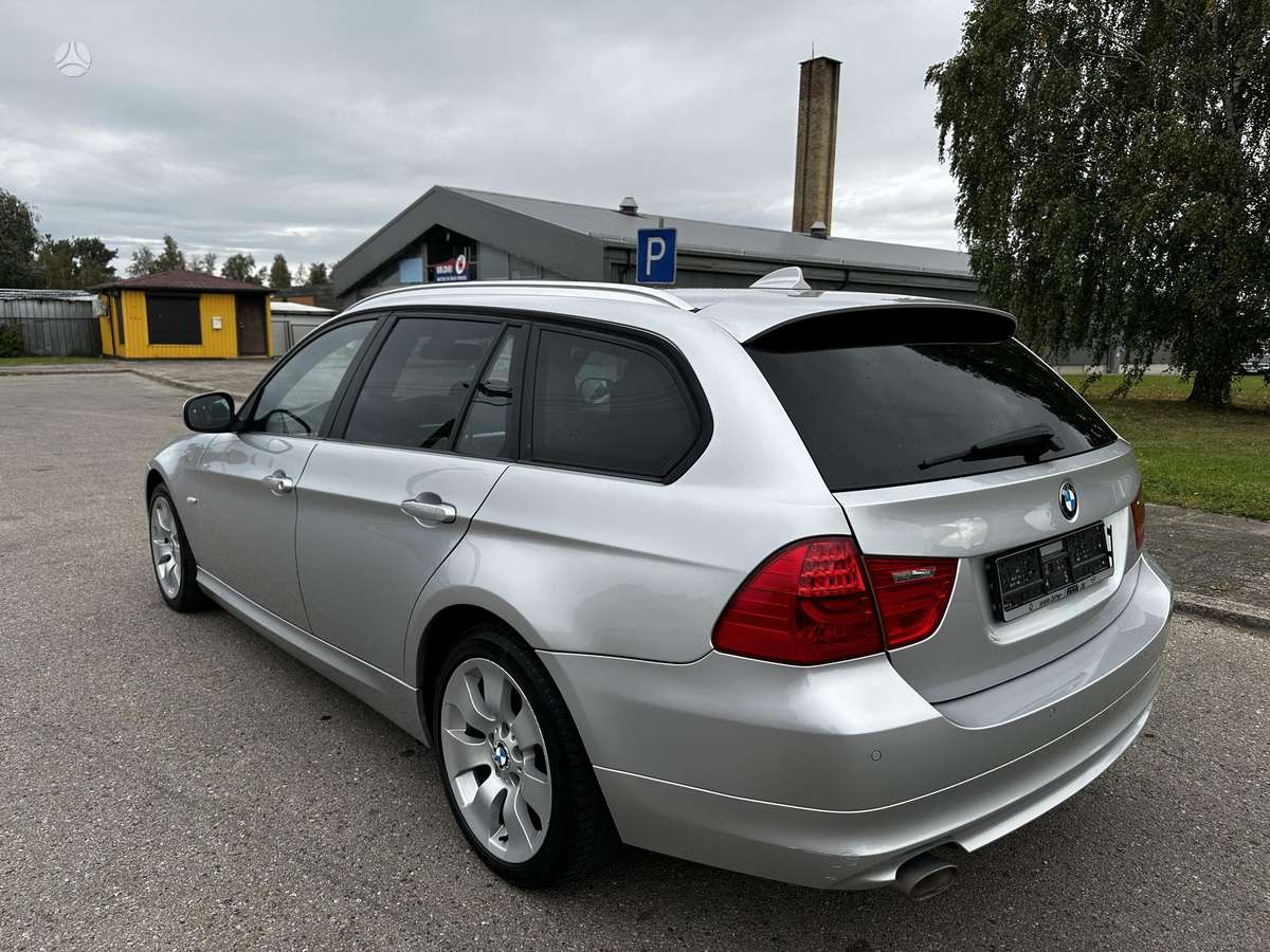 BMW 320 2012 — interior