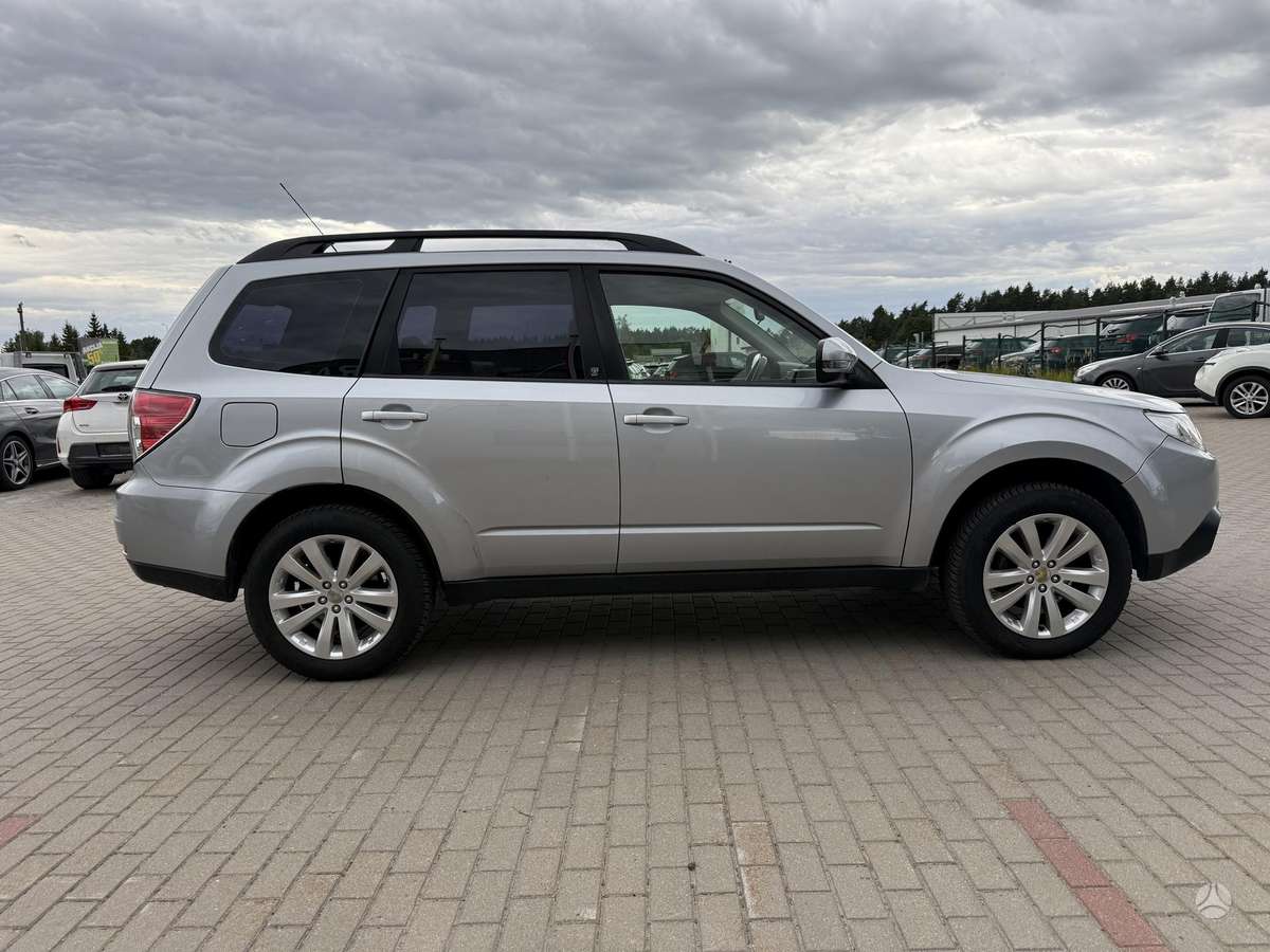 Subaru Forester 2013 — rear view