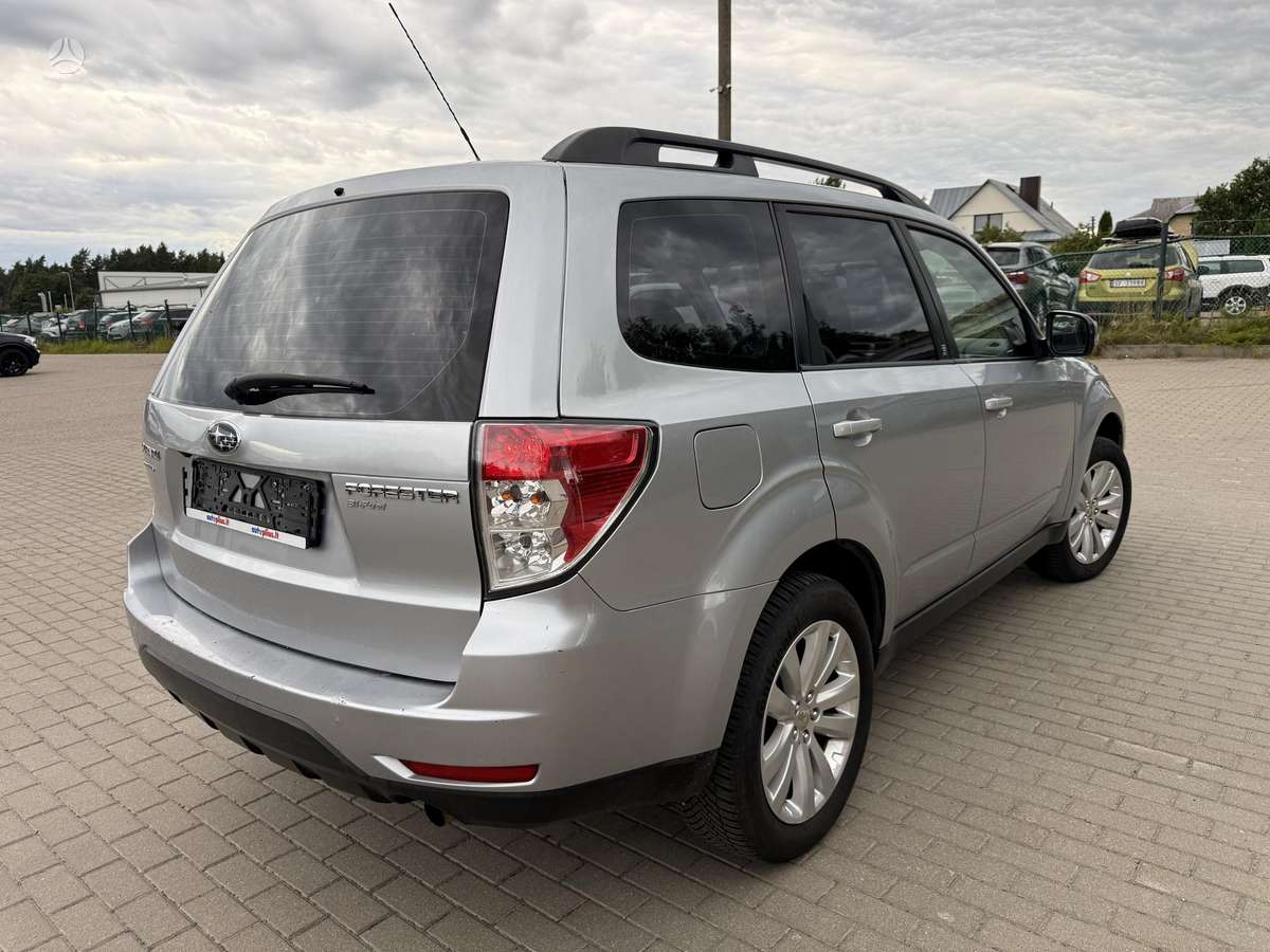 Subaru Forester 2013 — interior