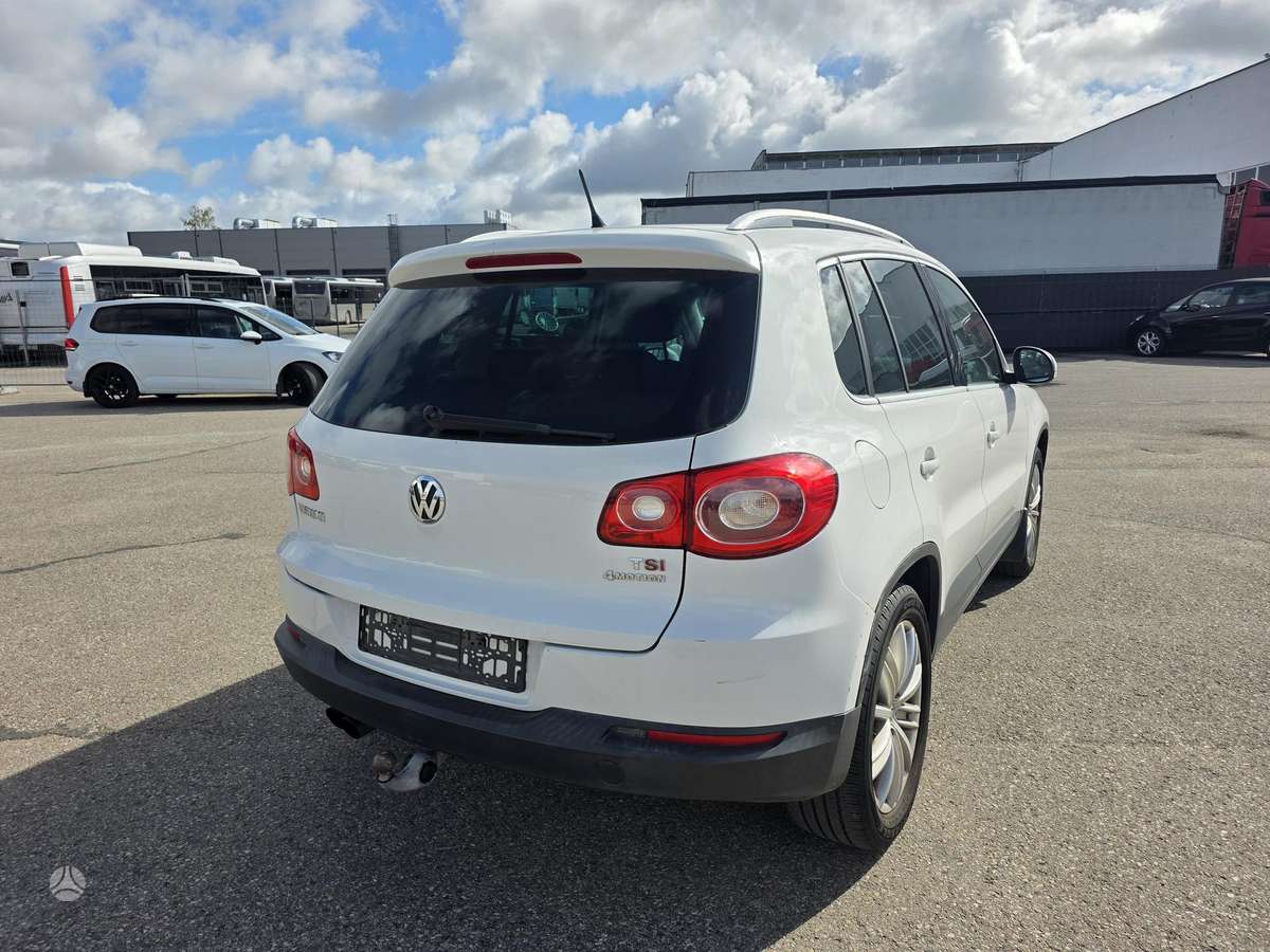 Volkswagen Tiguan 2011 — photo 10