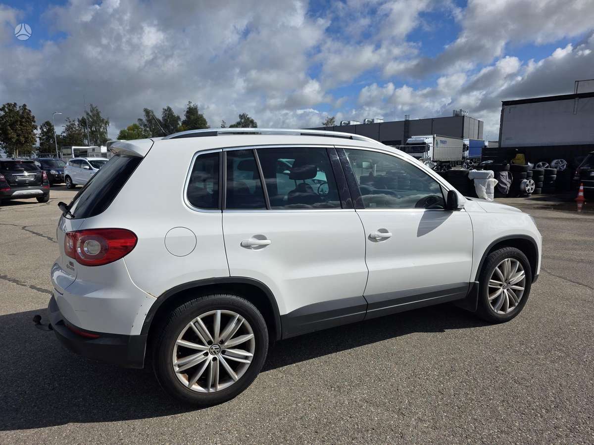 Volkswagen Tiguan 2011 — photo 12