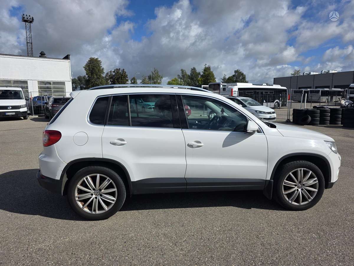 Volkswagen Tiguan 2011 — photo 14