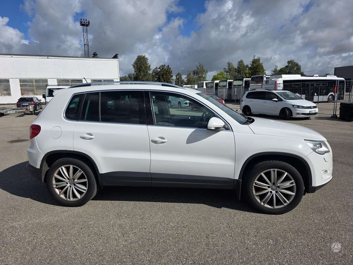 Volkswagen Tiguan 2011 — photo 15