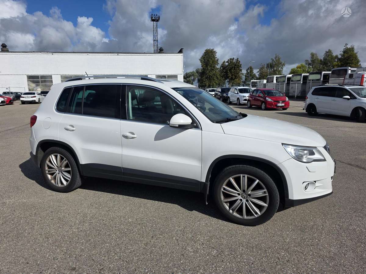 Volkswagen Tiguan 2011 — photo 16