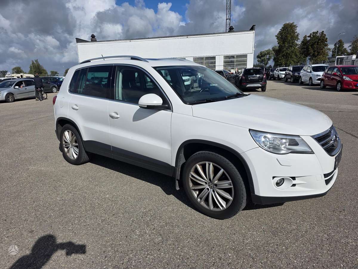 Volkswagen Tiguan 2011 — photo 17