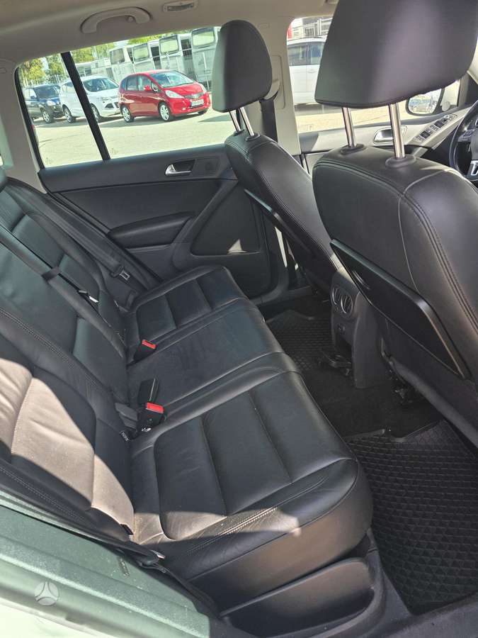 Volkswagen Tiguan 2011 — photo 21