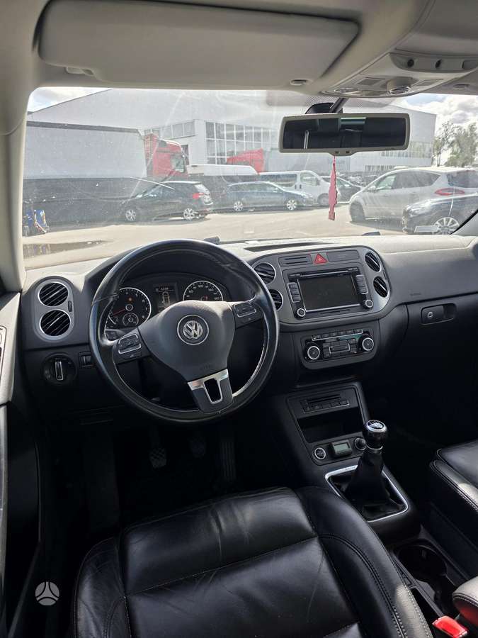 Volkswagen Tiguan 2011 — photo 24