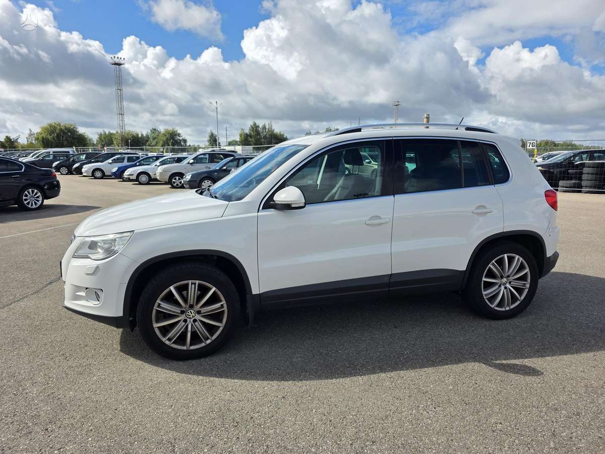 Volkswagen Tiguan 2011 — interior