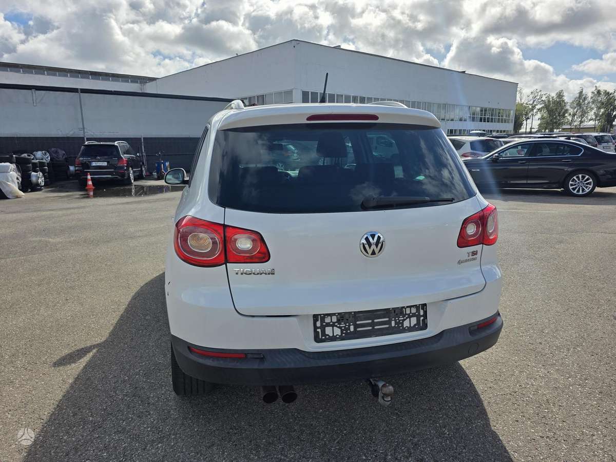 Volkswagen Tiguan 2011 — photo 8