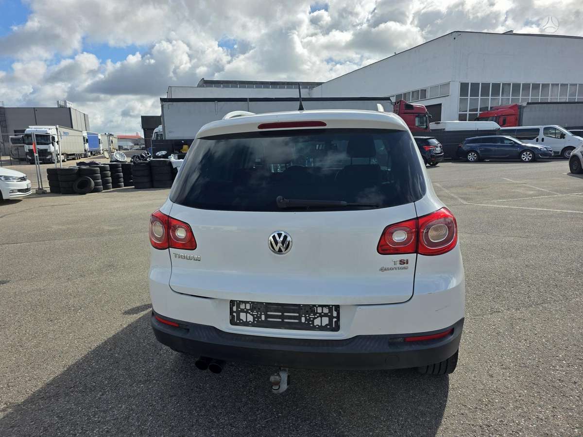 Volkswagen Tiguan 2011 — photo 9