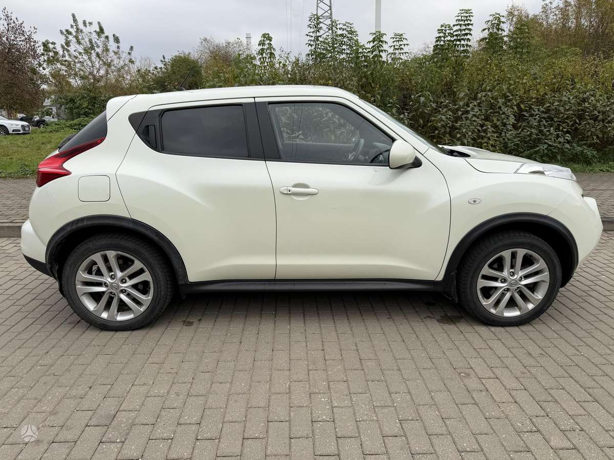 Nissan Juke 2011 — engine 1600 cm³, 190 HP (140kW)