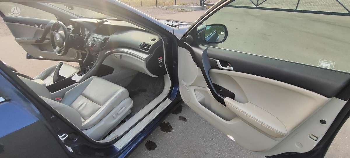Honda Accord 2010 — photo 29
