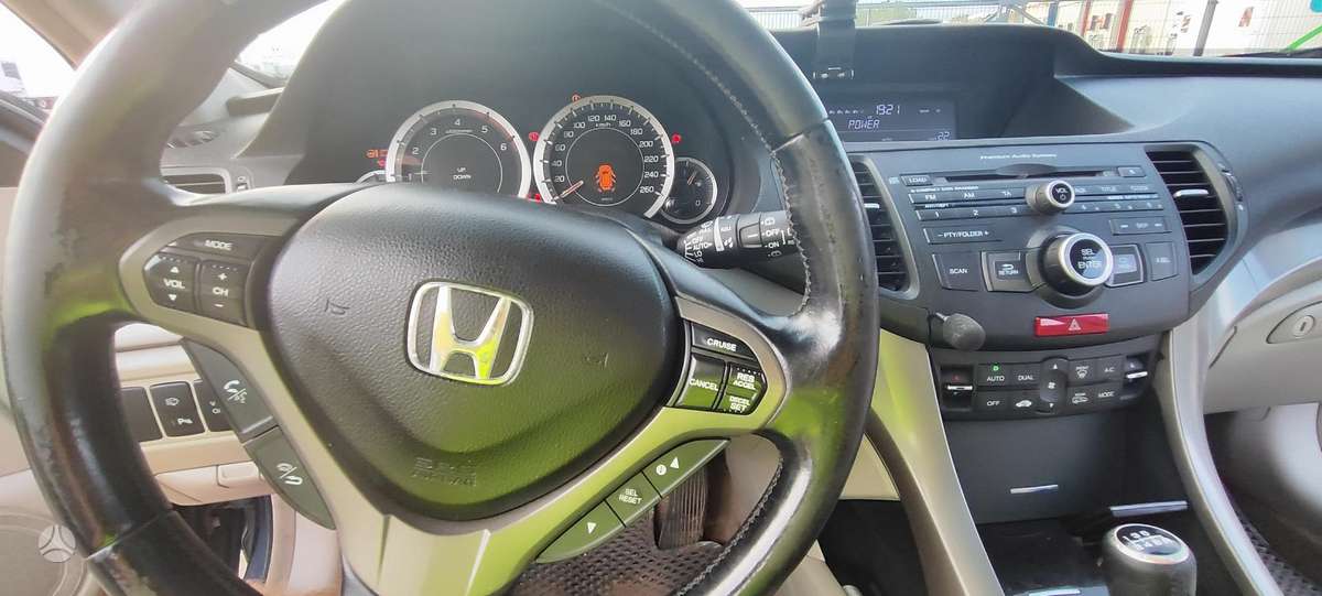 Honda Accord 2010 — photo 39