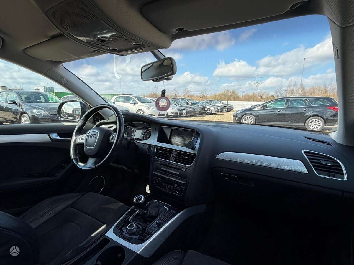 Audi A4 2008 — салон