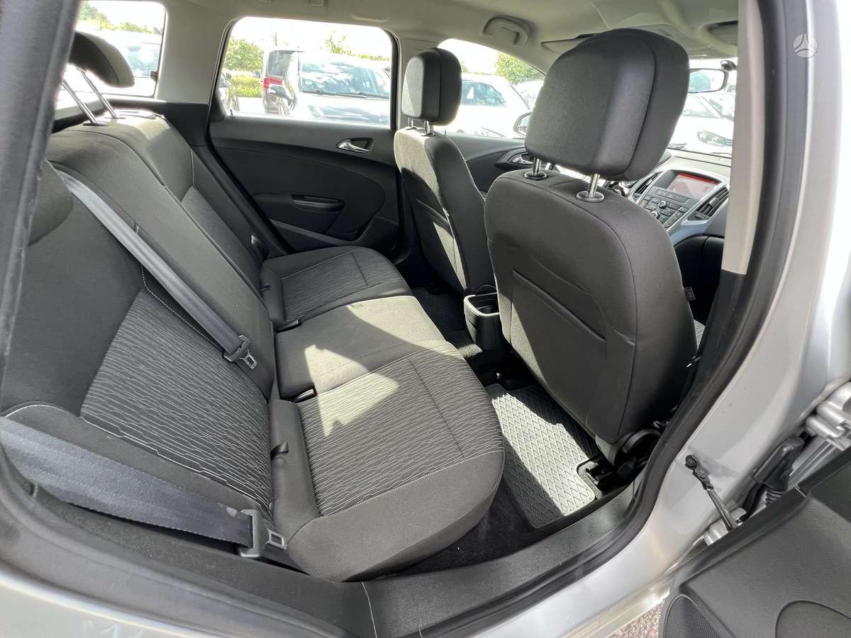 Opel Astra 2015 — photo 10