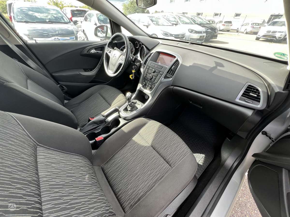 Opel Astra 2015 — photo 11