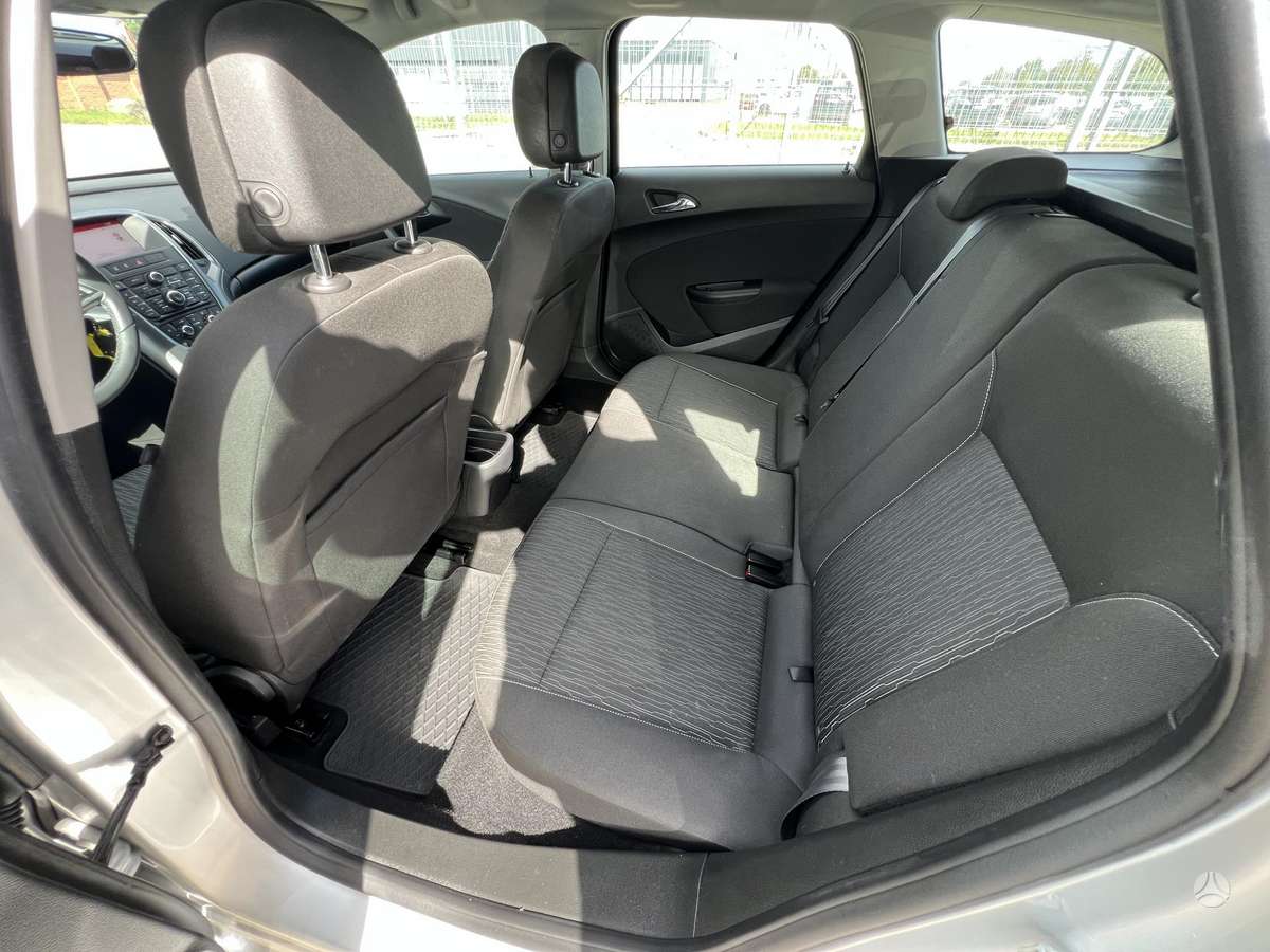 Opel Astra 2015 — photo 9