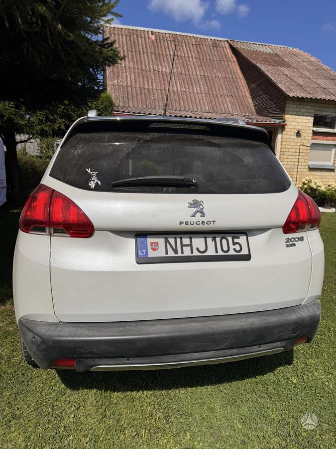 Peugeot 2008 2015 — rear view