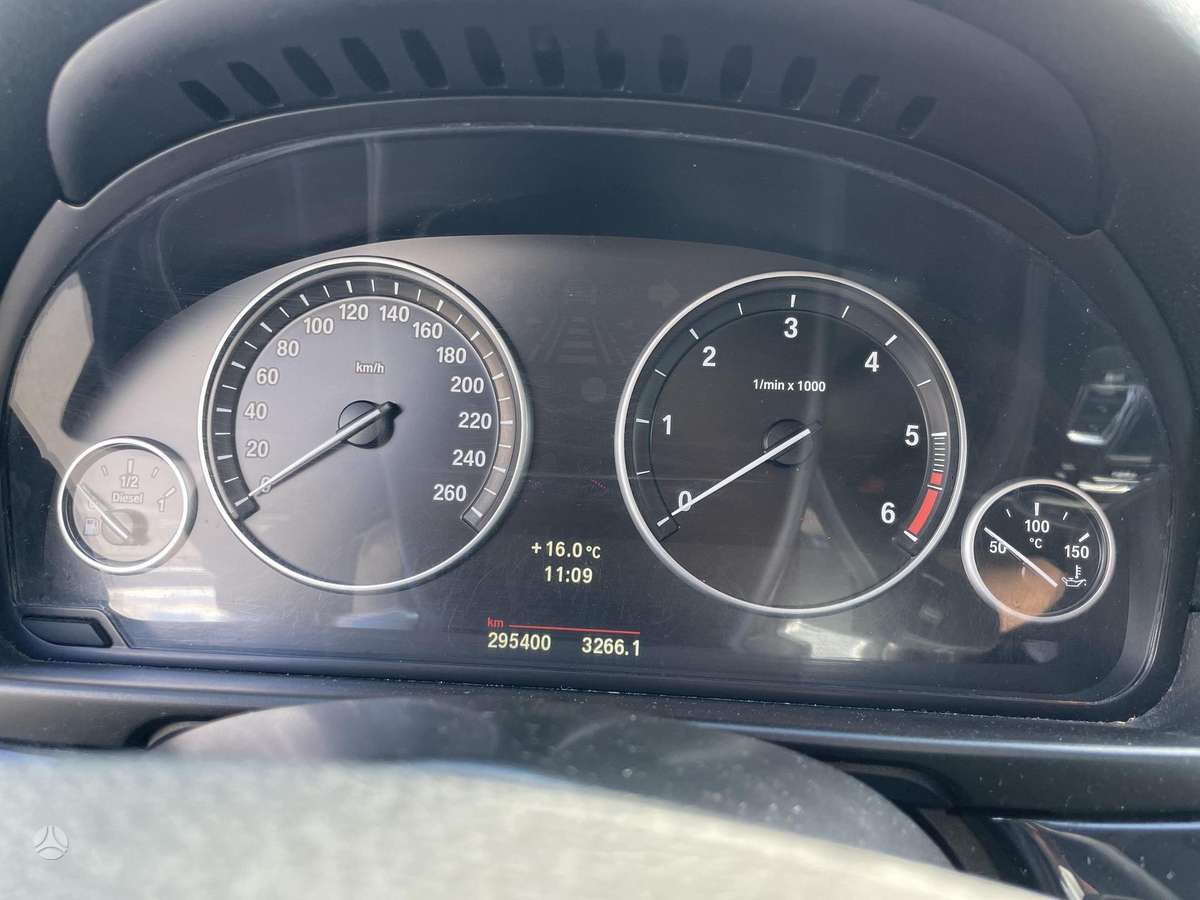 BMW 525 2011 — photo 26