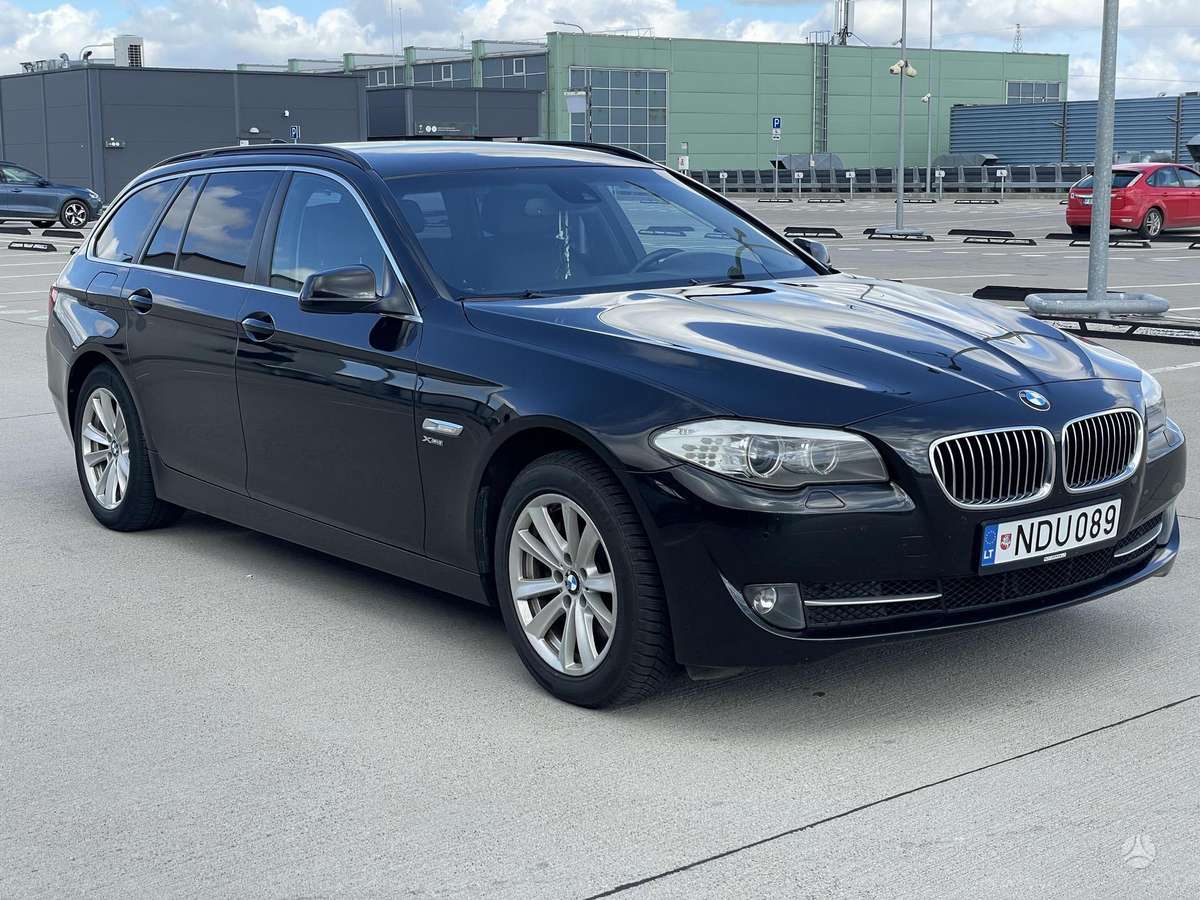 BMW 525 2011 — interior