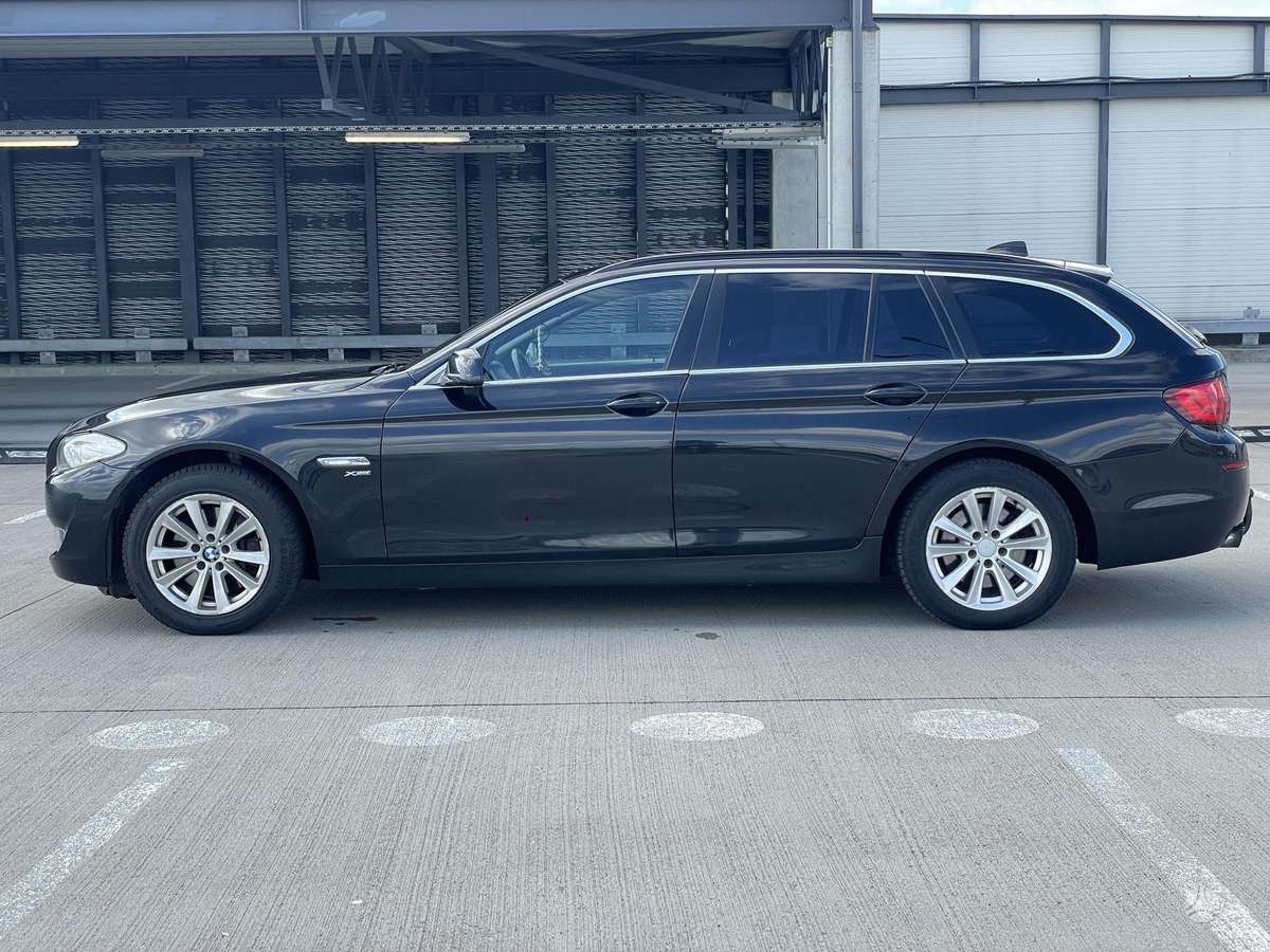 BMW 525 2011 — photo 8