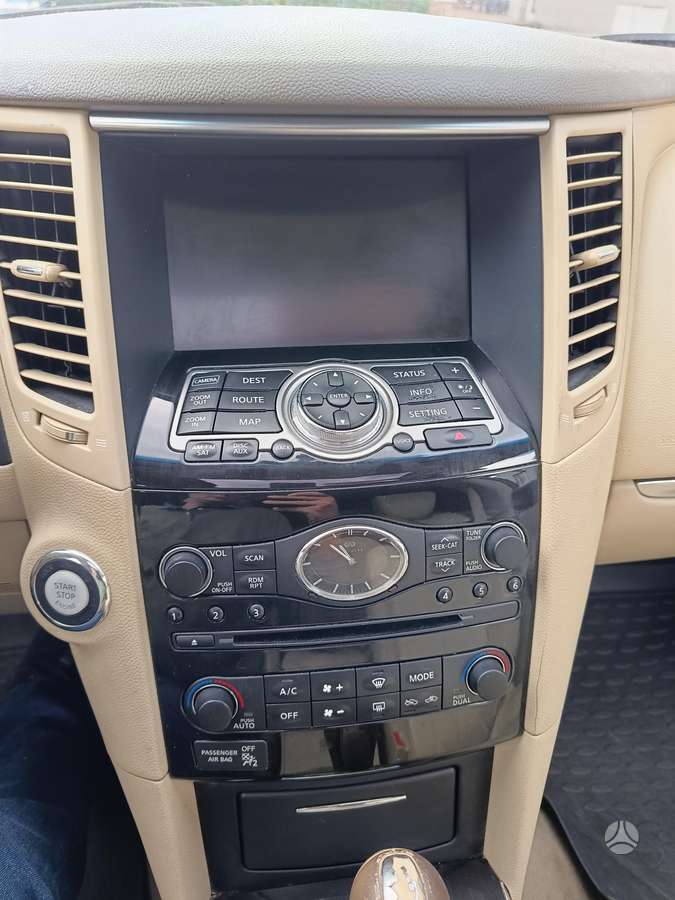 Infiniti FX35 2010 — photo 10
