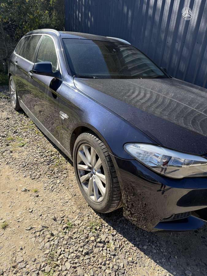 BMW 530 2011 — вигляд ззаду