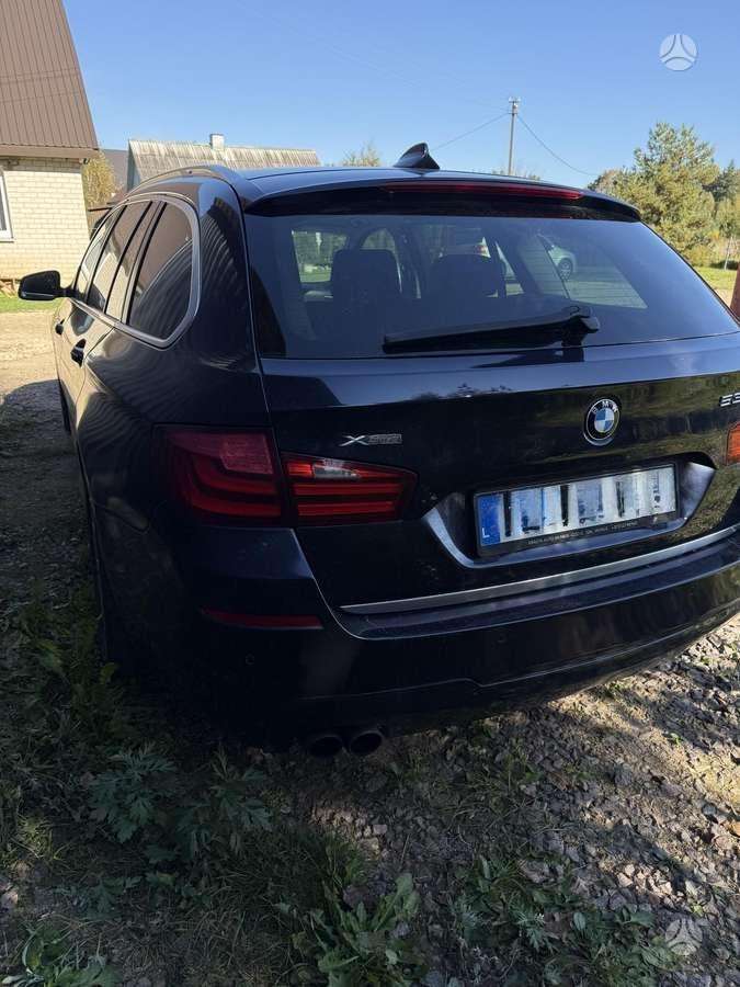 BMW 530 2011 — салон