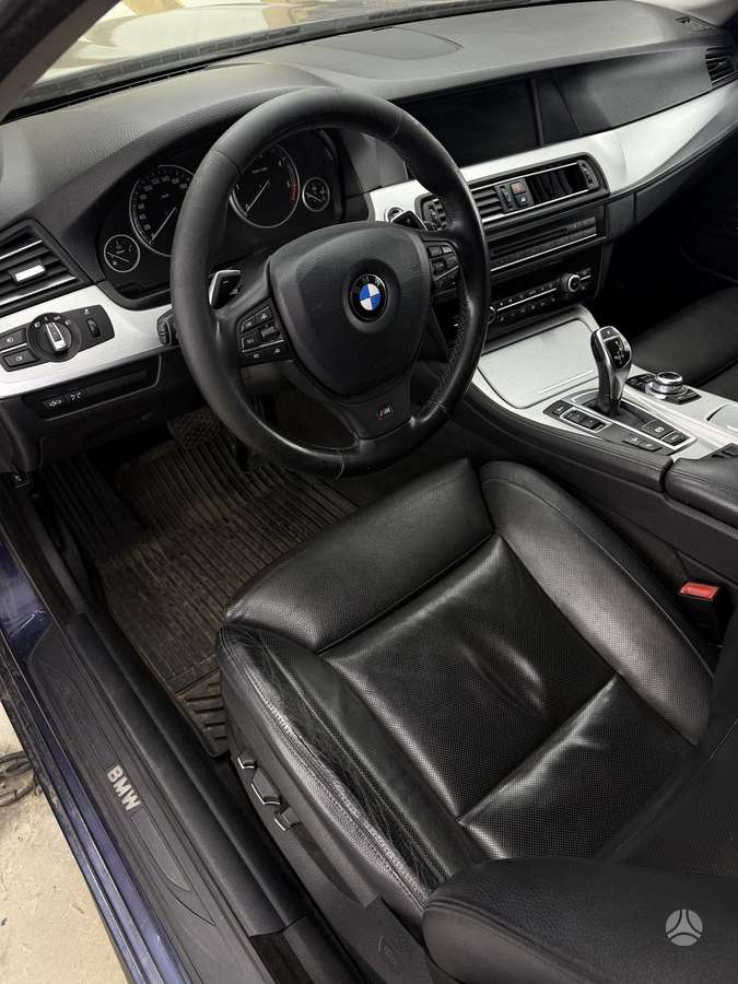 BMW 530 2011 — двигун 3000 cm³, 258 HP (190kW)