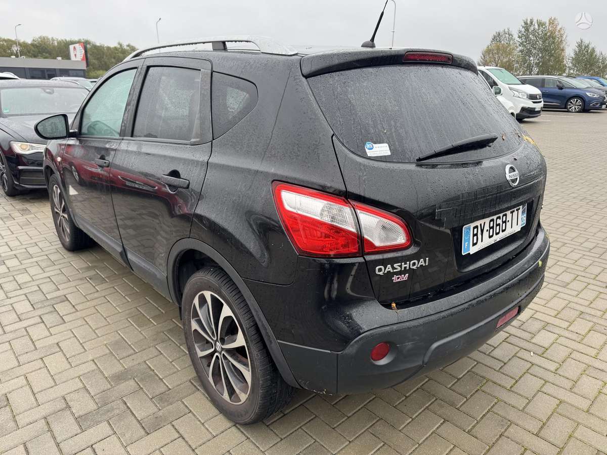 Nissan Qashqai 2011 — салон
