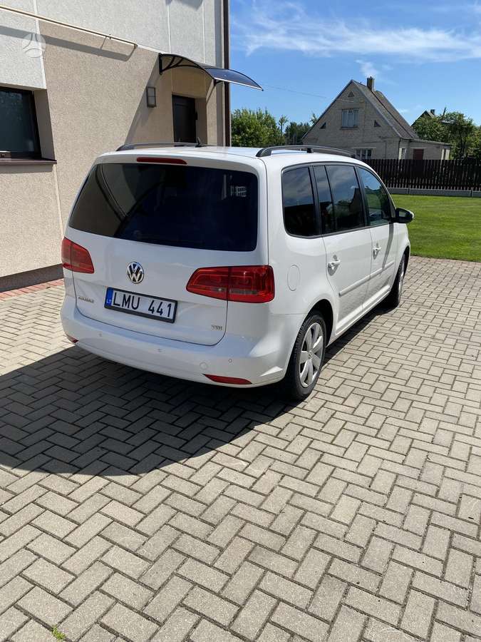 Volkswagen Touran 2011 — rear view