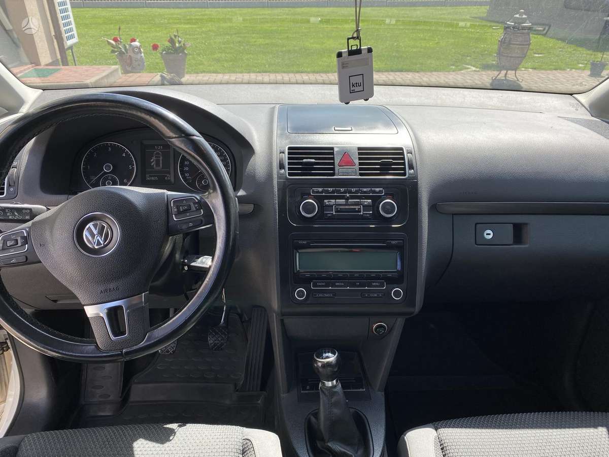 Volkswagen Touran 2011 — interior