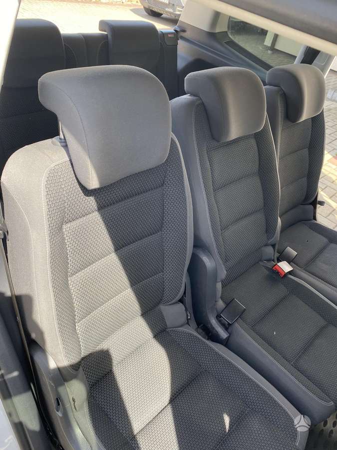 Volkswagen Touran 2011 — photo 5