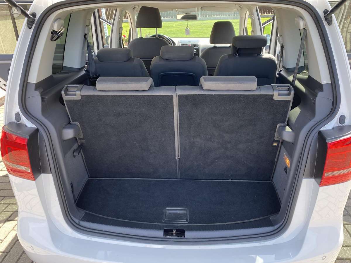 Volkswagen Touran 2011 — photo 6