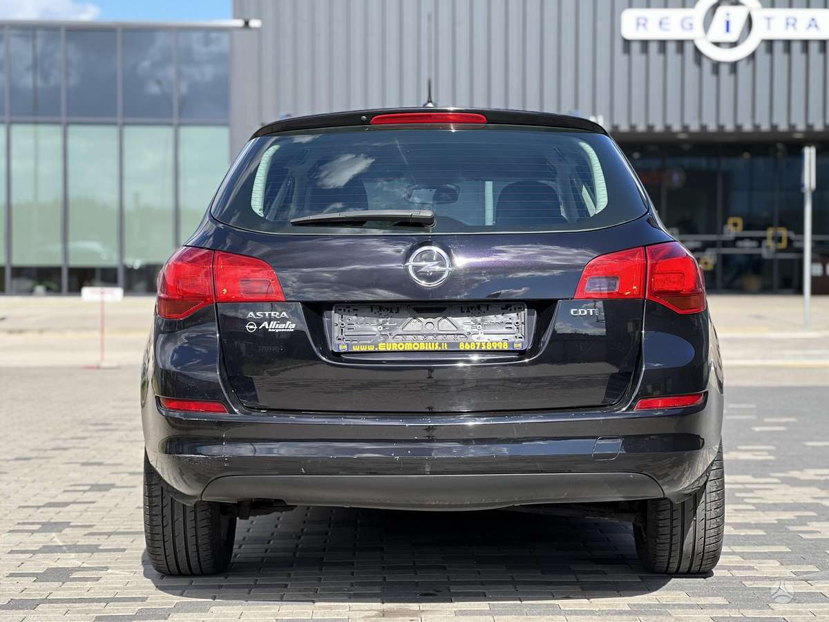 Opel Astra 2011 — photo 6