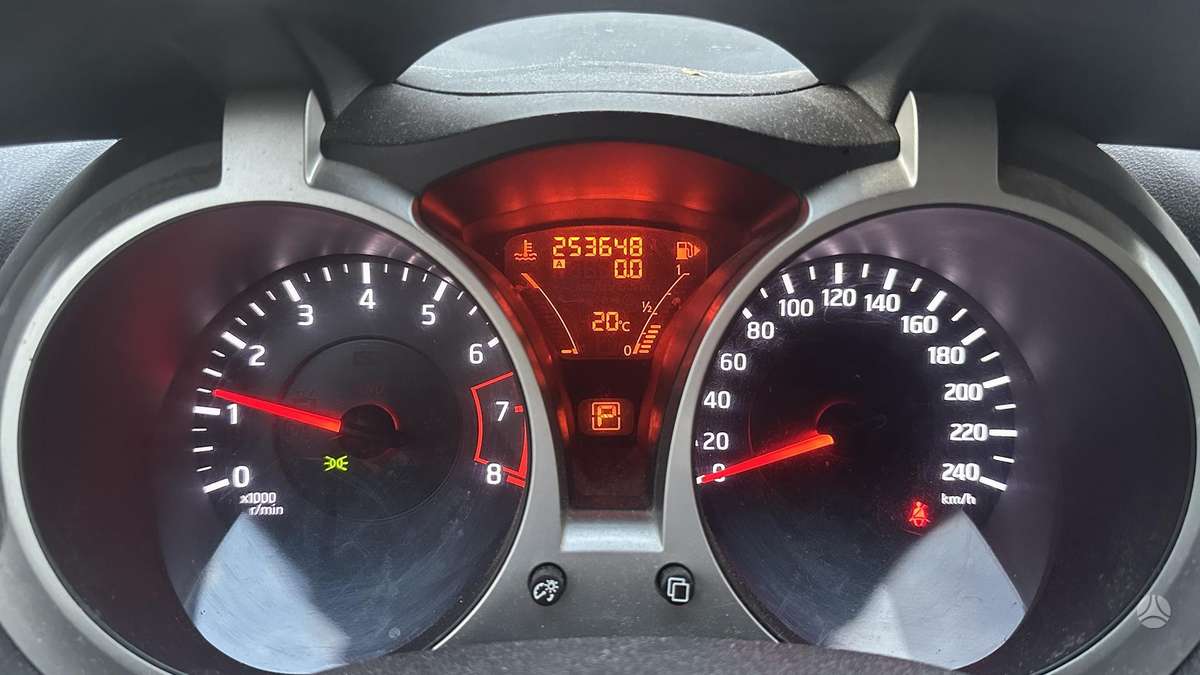 Nissan Juke 2013 — вигляд ззаду